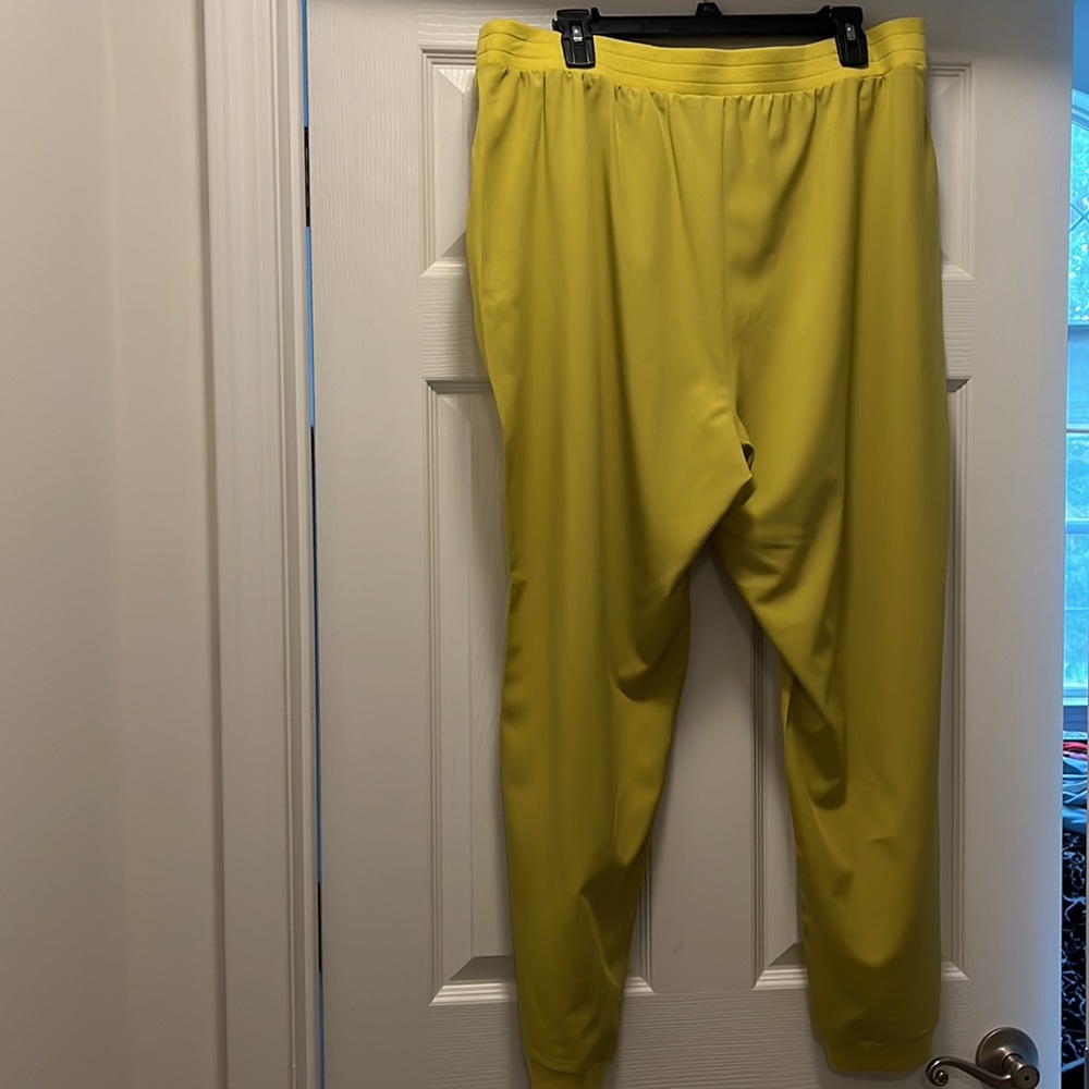 Women’s Pants - Picture 6 of 6